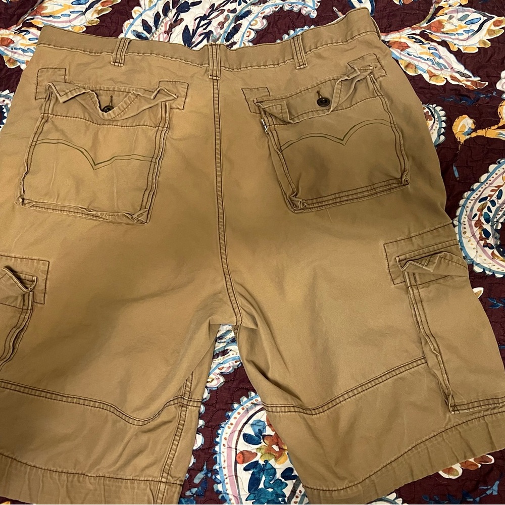 Men’s Levi cargo shorts size 42